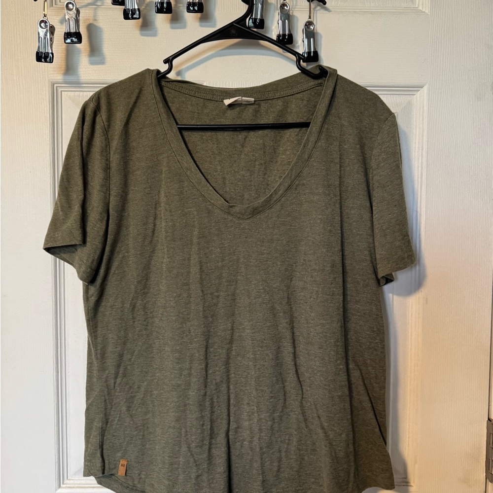 Casual Olive Green V-Neck Women's Top - Ten Tree - M